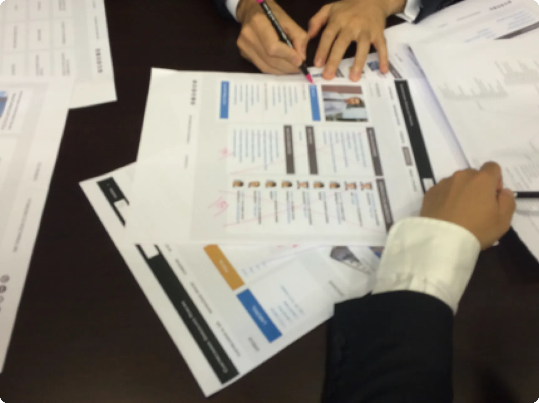 Usuarios trabajando sobre el prototipo